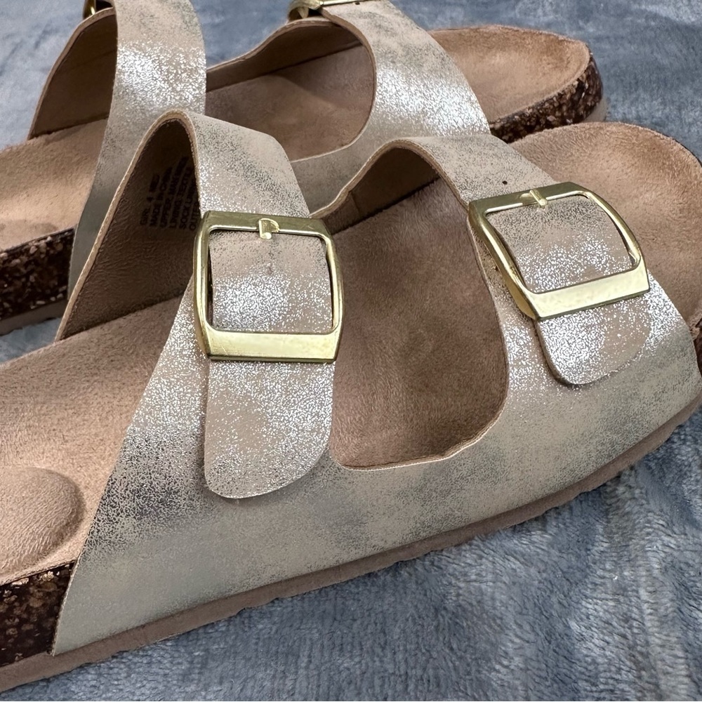 SO girls size 4 gold sandal slide on - Picture 9 of 9